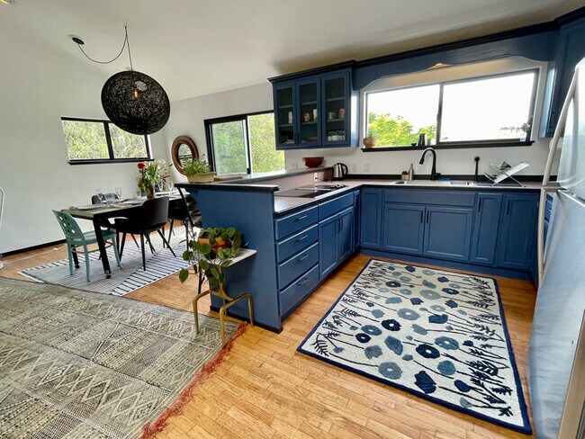 Foto del edificio - 608 Sparkes Rd