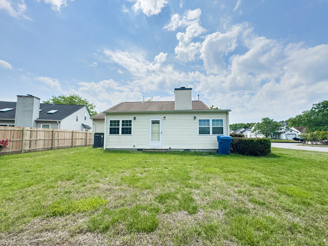 Building Photo - LOVELY STRAWBRIDGE HOME FOR RENT!!!