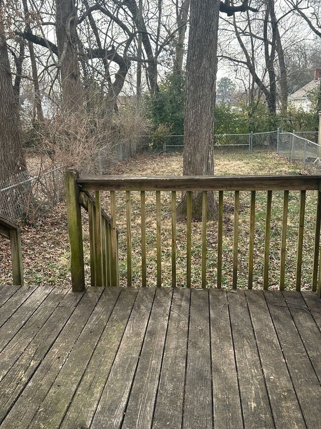 Building Photo - 5 Bed / 1.5 Bath