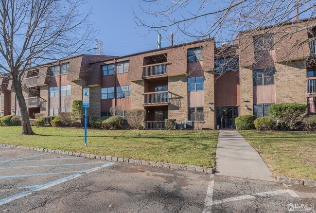 Building Photo - 255 Alpine Way