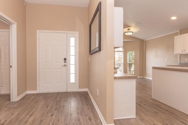 Building Photo - 565 Blue Water Ave