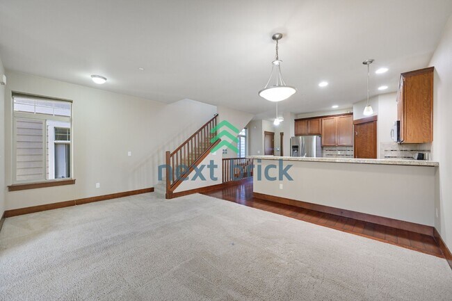 Foto del edificio - Charming 3-Bed, 2.5-Bath Haven with 1997 Sq Ft in Renton, WA!