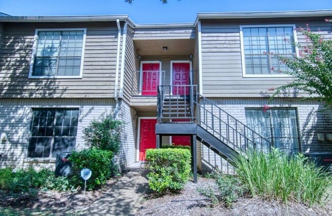 Building Photo - 4444 Victory Dr