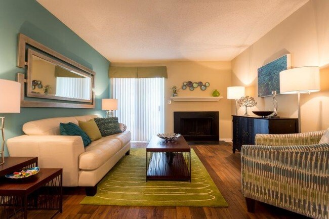 Sala de estar de apartamento de 2 habitaciones - Acasa Prosper Fairways Apartments