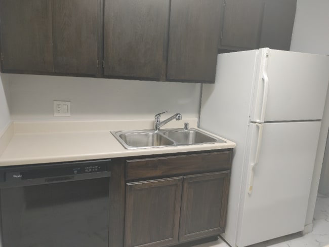 Building Photo - 2800 Cerrillos Rd