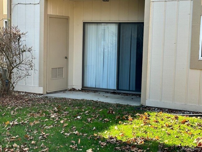 Foto del edificio - 27845 Berrywood Ln