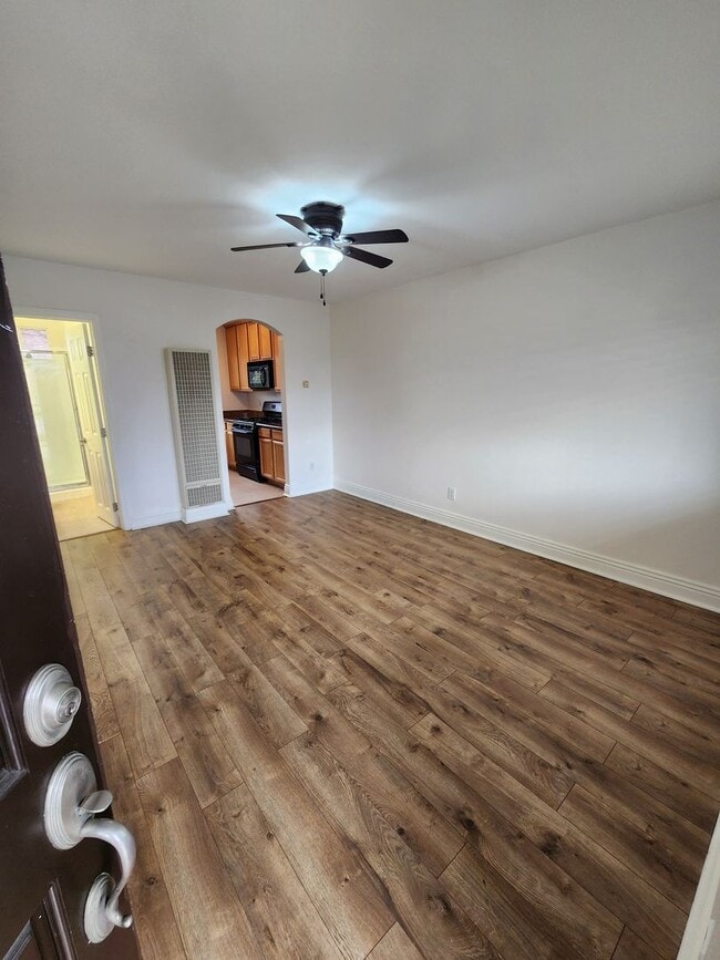 Building Photo - **SPECIAL** FIRST MONTH FREE!!! Clean Upstairs Unit In Convenient Location- Close to SDSU!