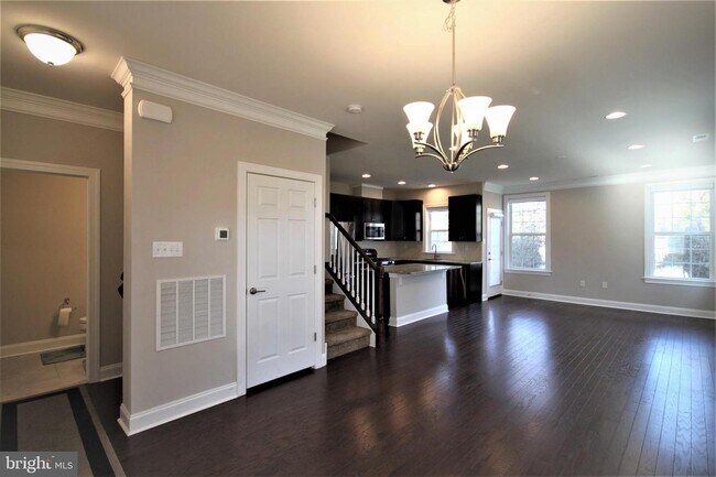 Building Photo - 1027 Chapman Cir