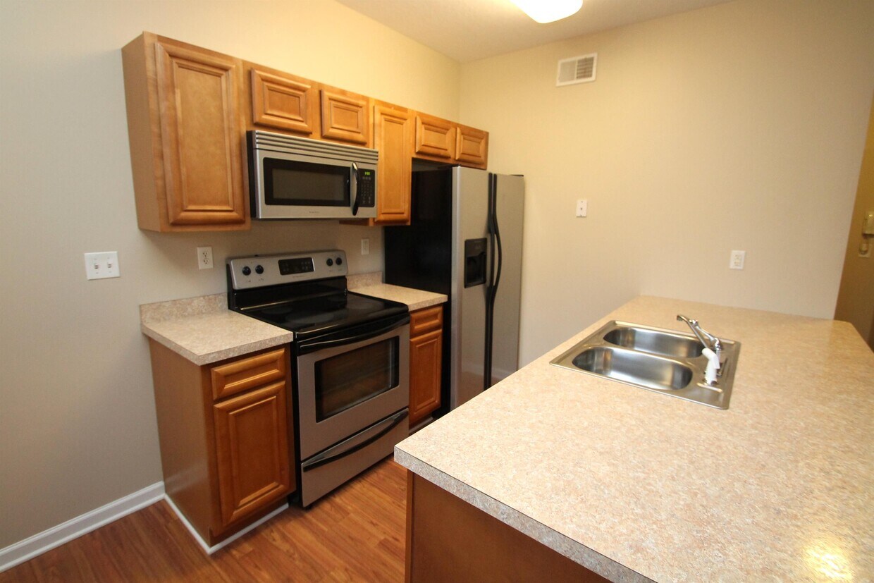 Foto principal - 6450 Pleasant St