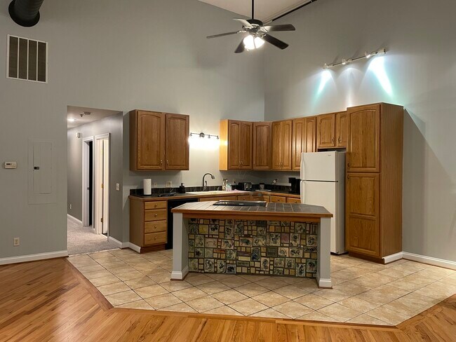 Open kitchen - 413 Broadway St