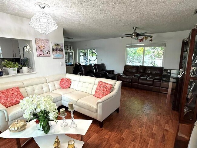 Foto del edificio - 10261 SW 169th St