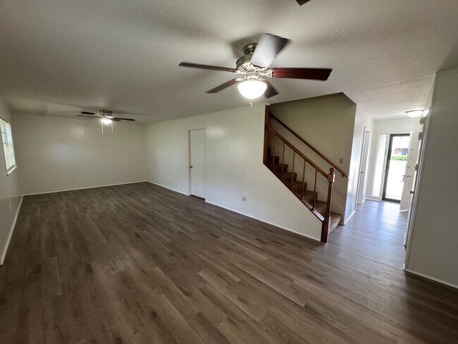Building Photo - Rare 5 Bedroom Home in South Bossier