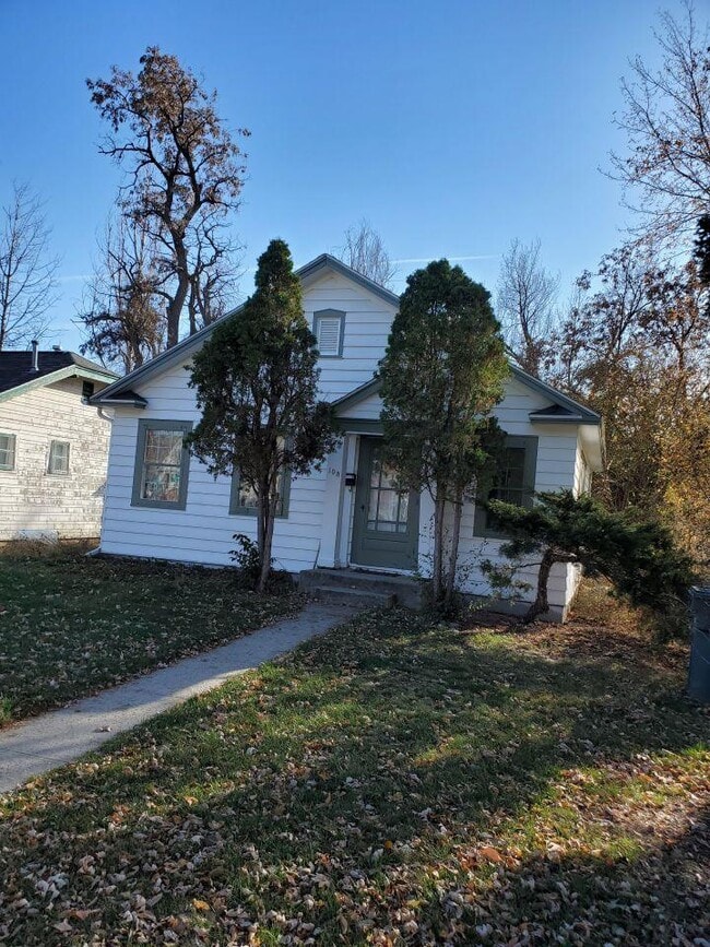 Building Photo - 108 Avenue E