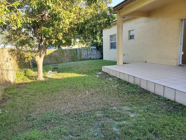 Building Photo - 13805 SW 26th Terrace