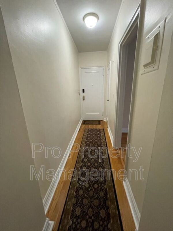Foto del edificio - 70 Strawberry Hill Ave