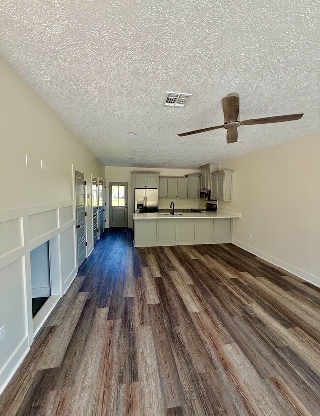 Building Photo - 221 W Sallier St