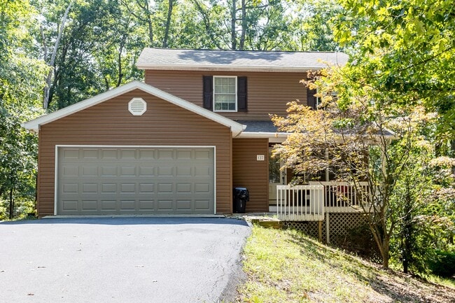 Building Photo - 3 Bedroom Home in Massanutten!!!