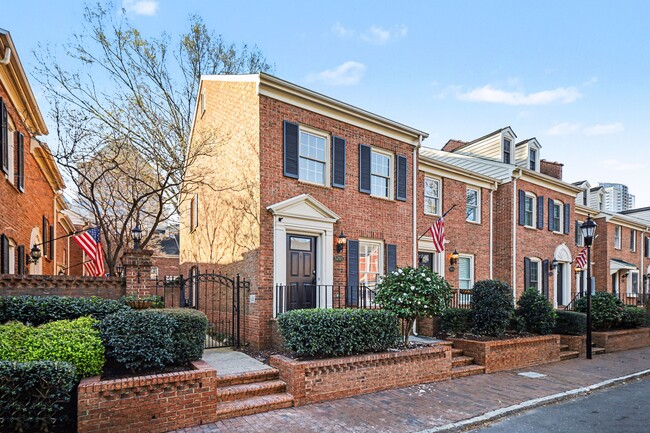 Building Photo - 520 N Poplar St