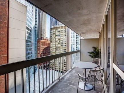 Primary Photo - 6 E Delaware Pl