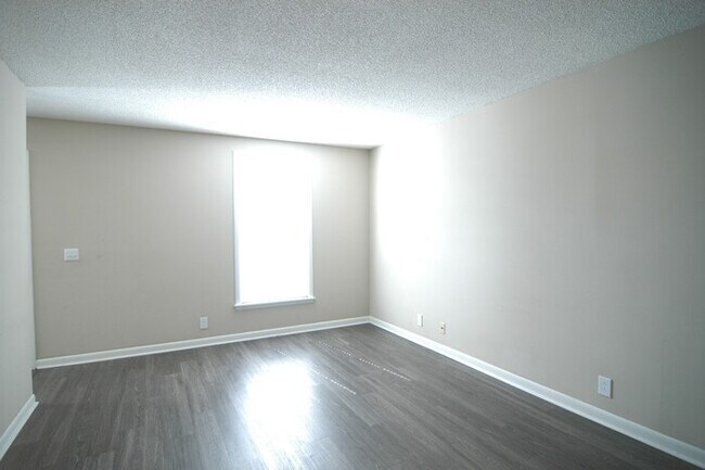 Foto del edificio - 2 Bedroom / 1.5 Bathroom Townhome in Madis...