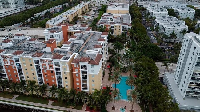 Foto del edificio - 17150 N Bay Rd