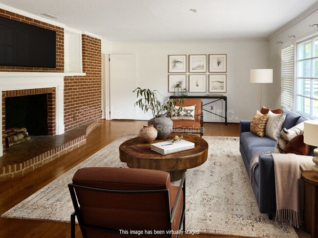 Building Photo - 1924 Chisholm Rd