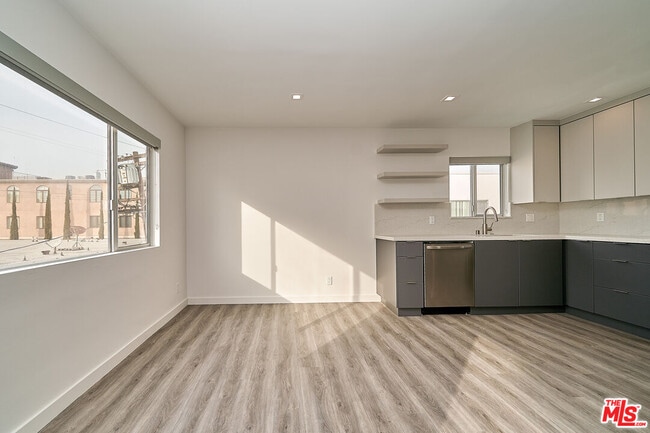 Building Photo - 425 S Willaman Dr