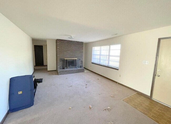 Building Photo - 760 Southampton Dr