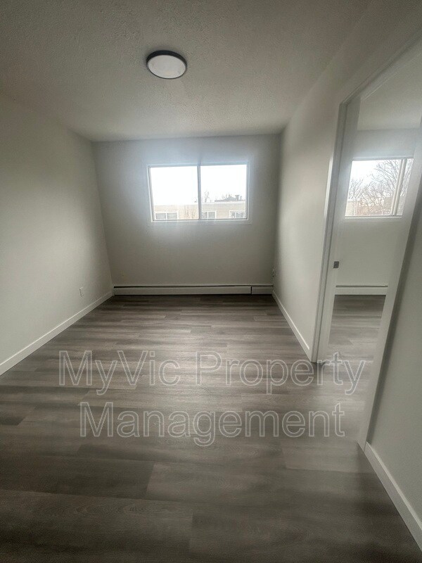 Photo du bâtiment - 11919-11101 101 St NW