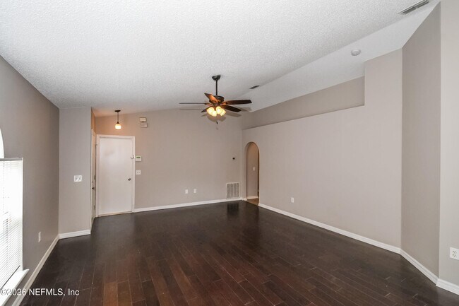 Foto del edificio - 7336 Lawn Tennis Ln