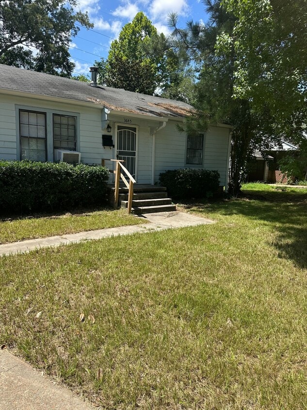 Primary Photo - 3645 Lee Dr