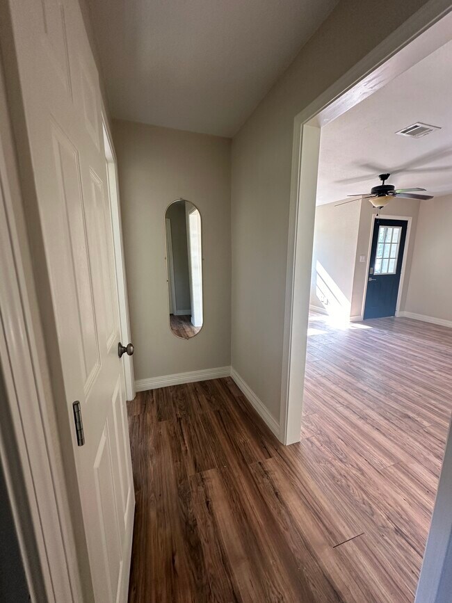 Building Photo - 3338 Marguerite Dr