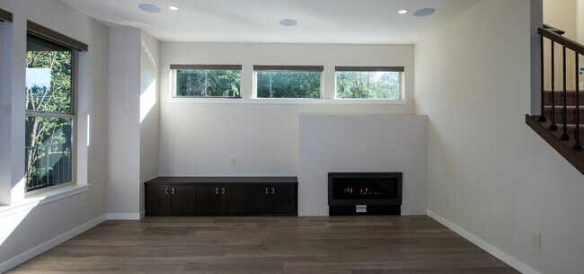 Foto del edificio - Charming Custom Camas Home in Gated Community