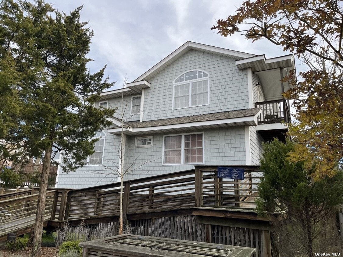 340 Surf Rd  