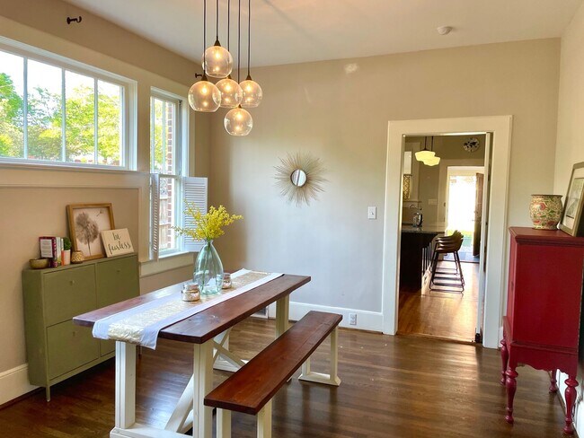 Building Photo - Charming 3-Bedroom Home in the Heart of Ol...