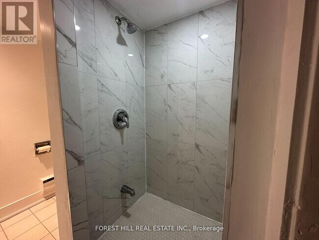 Photo du bâtiment - 922 Avenue Rd