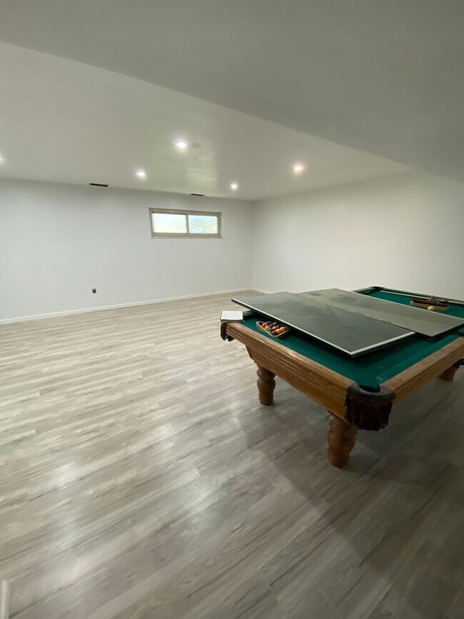 Building Photo - Fully renovated private basement apartment...