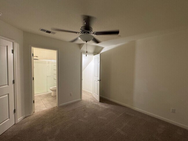 Building Photo - Perfect 5 bedroom, 3.5 bath home with attached private Casita - With Solar !