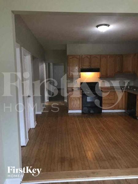 Building Photo - 2738 Ridgeland Ave