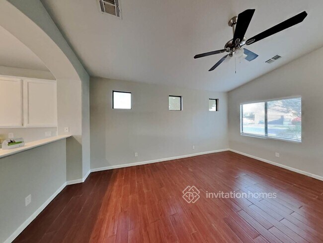 Building Photo - 2555 W Lynne Ln