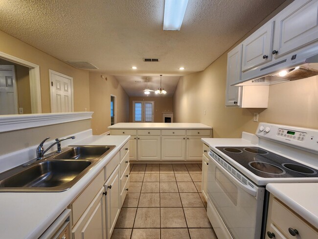 Building Photo - 2719 Mclain Ln