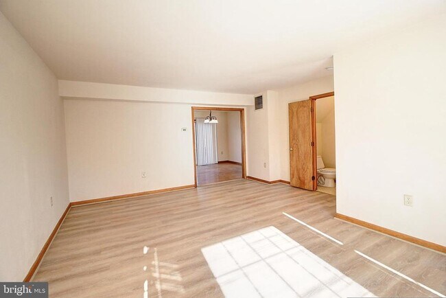 Foto del edificio - 427 Carrollton Dr