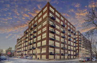 Building Photo - 1500 W Monroe St