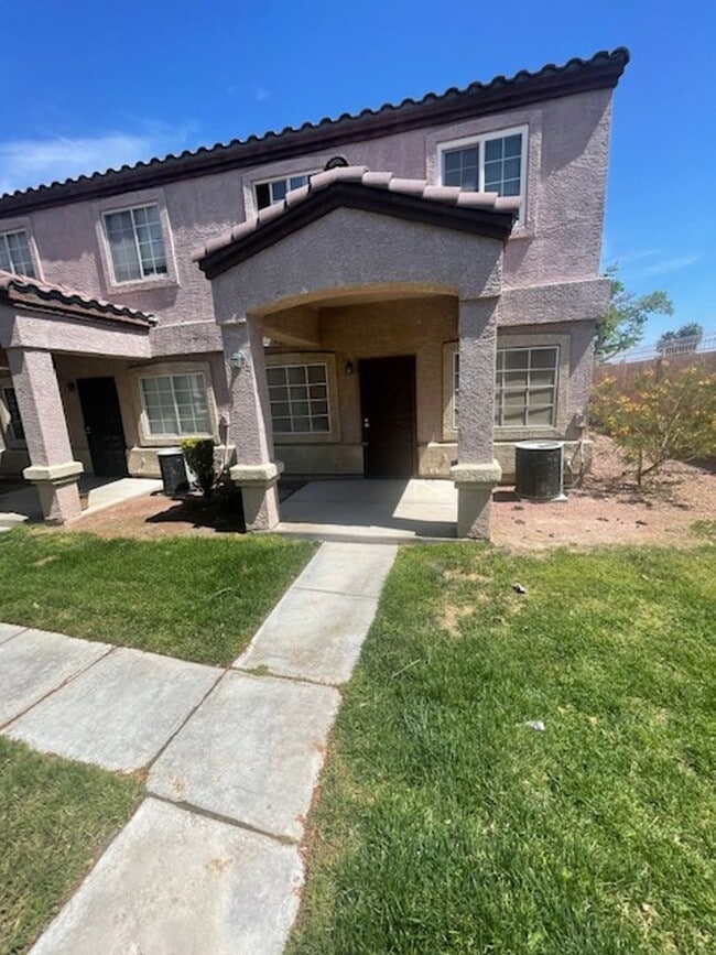 Building Photo - 1921 Summerville St