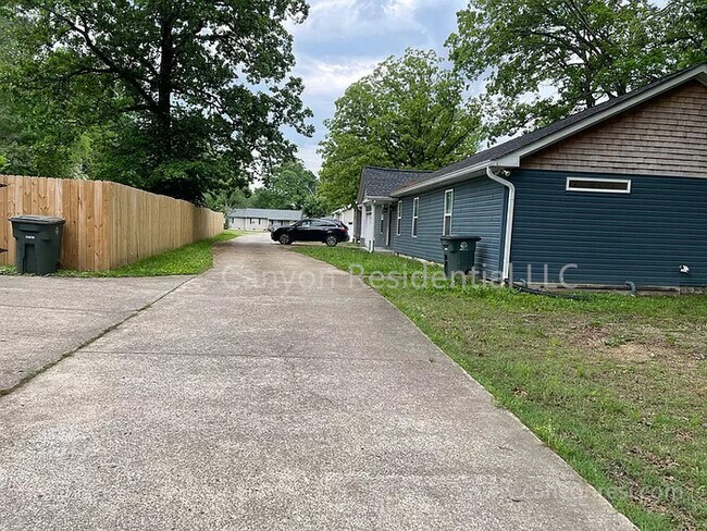 Building Photo - 1063 Givens Rd