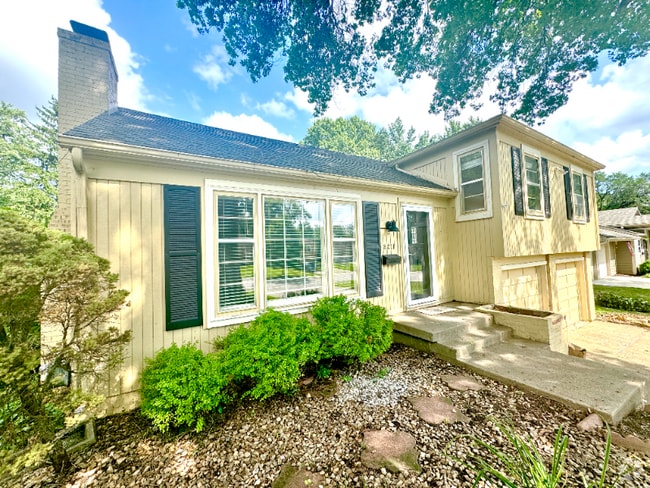 Building Photo - 8011 Reinhardt Ln