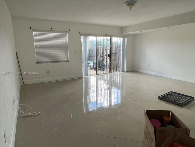 Foto del edificio - 7106 NW 169th St