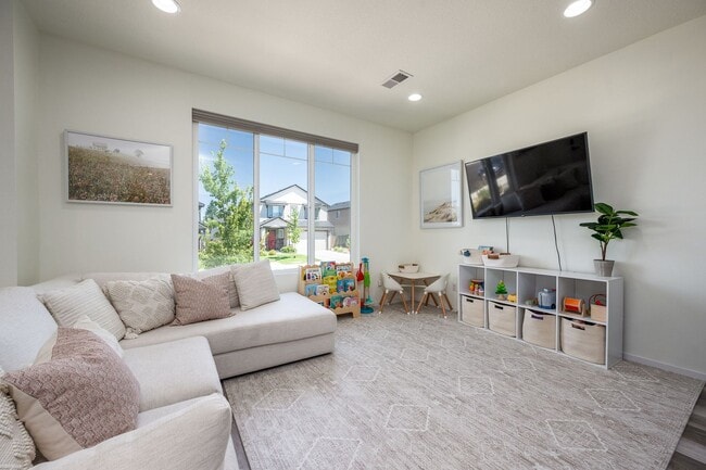 Foto del edificio - Freshly Updated 3Bed Home: Community Pool ...
