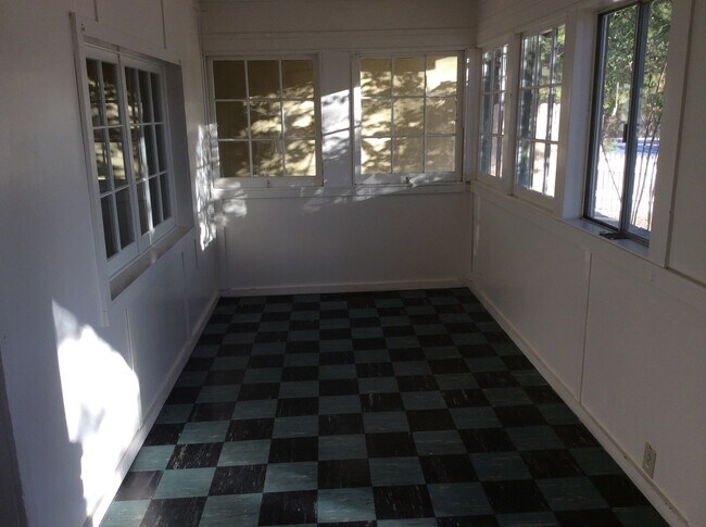 Foto del edificio - Cute Downtown House!