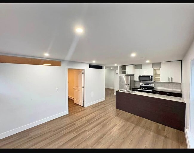 Building Photo - 25 Lynnett Rd